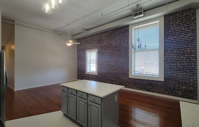 2 beds, 1 bath, 1,016 sqft, $2,650, Unit Suite 202