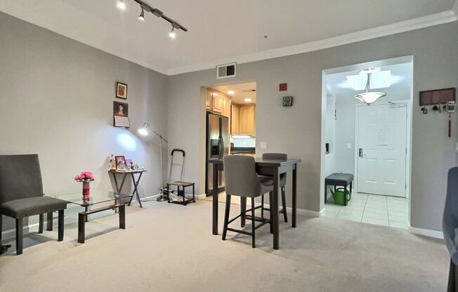 1 BD/1 BA - Spacious Condo with Modern Amenities, Pool, Gym and Secure Garage