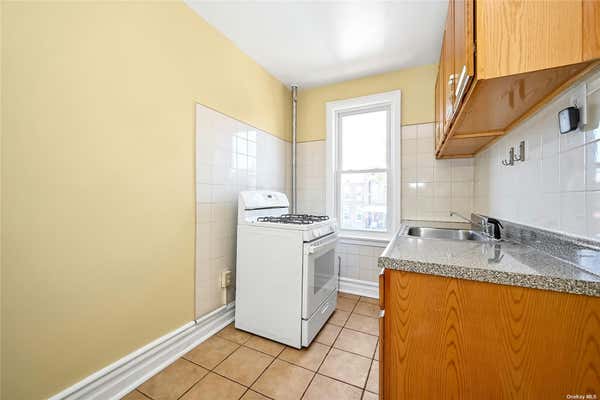 2 beds, 1 bath, 700 sqft, $2,700