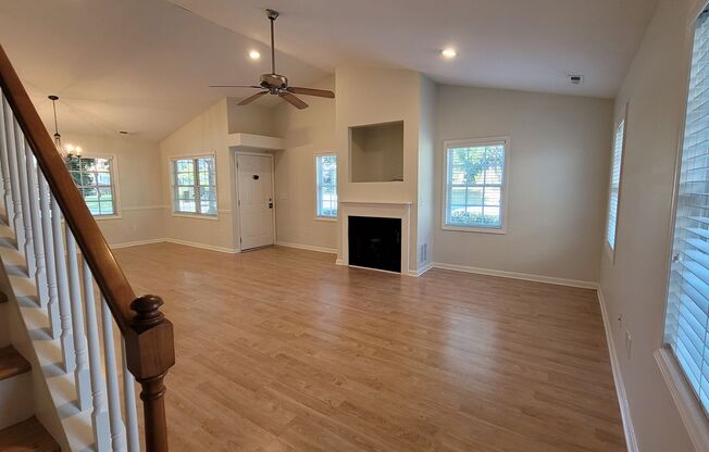 Bright and spacious 3BR/2ba in Lindley Park!