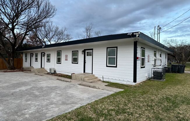 $895 AND BY FORT HOOD!!!  WATER & TRASH INCLUDED IN RENT!