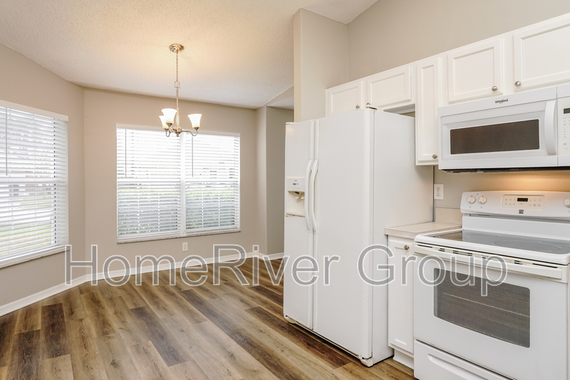 42 BEACON ML LN