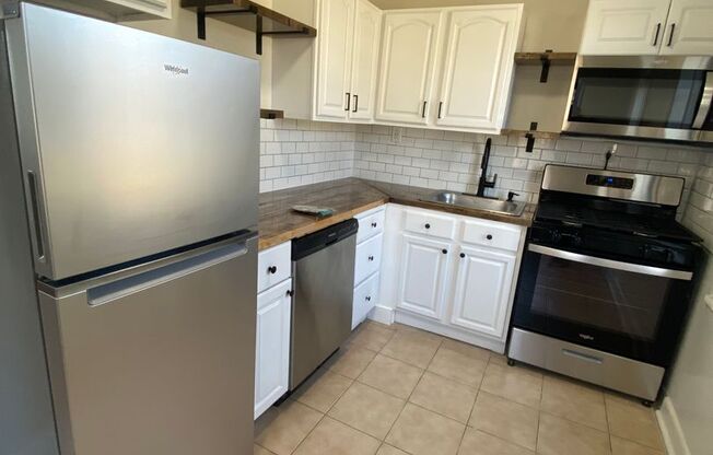 1 bed, 1 bath, 700 sqft, $2,277, Unit B11