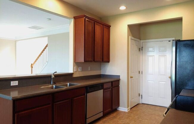 3 beds, 2.5 baths, $2,050, Unit # NEW OWNER