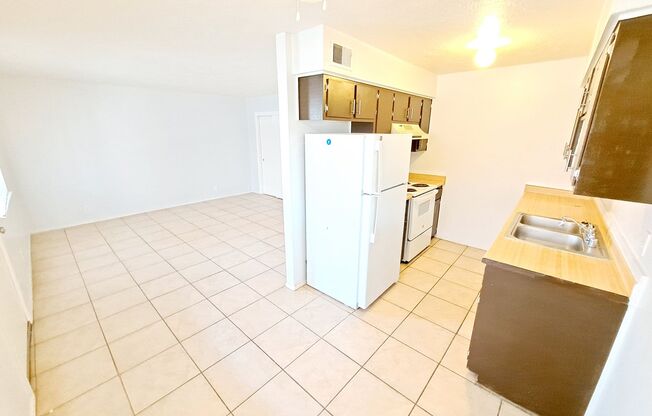 2 beds, 1 bath, 800 sqft, $895, Unit Unit A