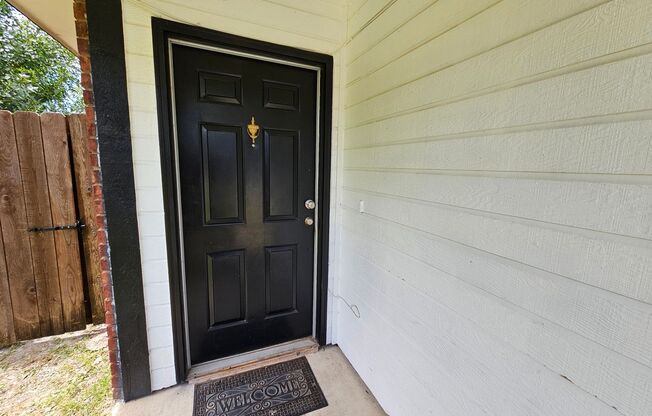 Now Leasing! Charming 3BD/2BA Duplex in Desoto, TX