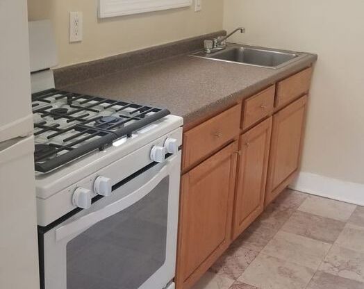 Studio, 1 bath, 300 sqft, $1,450, Unit 208