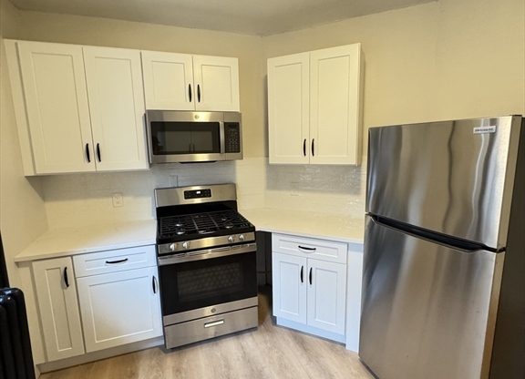 3 beds, 2 baths, 1,300 sqft, $3,900, Unit 2