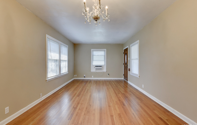1322 W Malone Ave