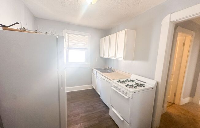 2 beds, 1 bath, $995