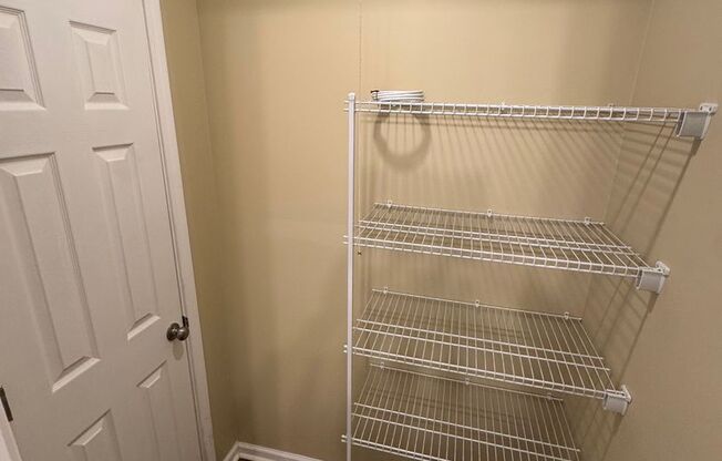 1 bed, 1 bath, 570 sqft, $895, Unit 2011-35