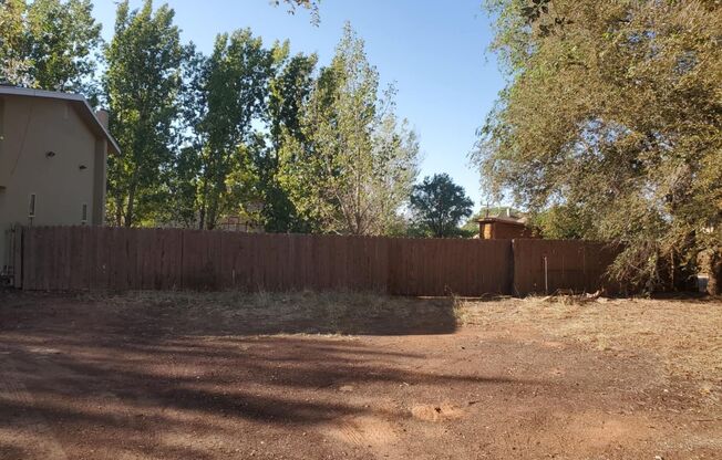 Pet-Friendly Three Bedroom Duplex in Hildale with HUGE yard.