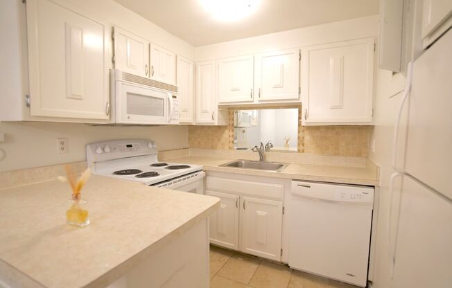 1 bed, 1 bath, 775 sqft, $2,050, Unit 10-2