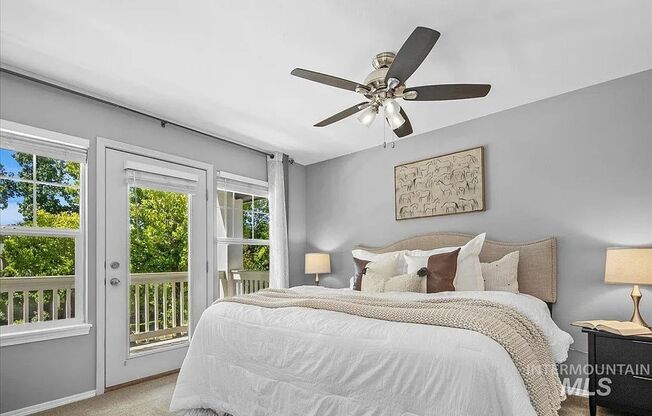 Charming 3 bedroom 2.5 bathroom in Desirable Area!