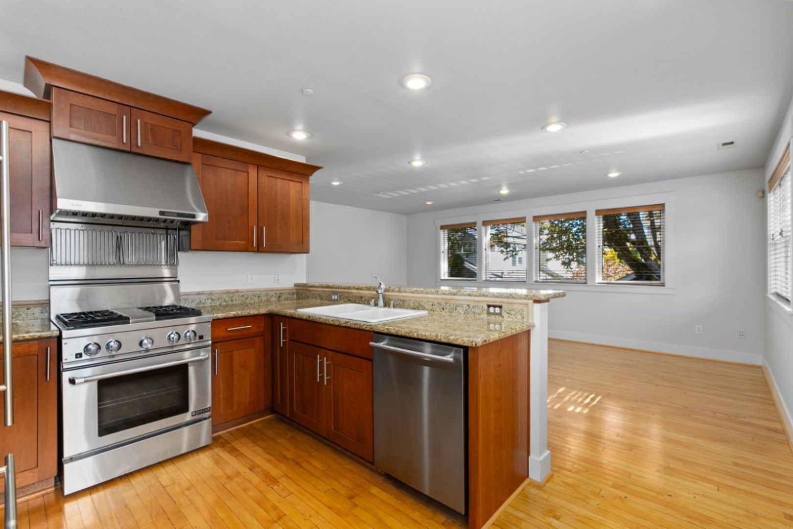 2bd/1.75Ba Seattle Townhouse