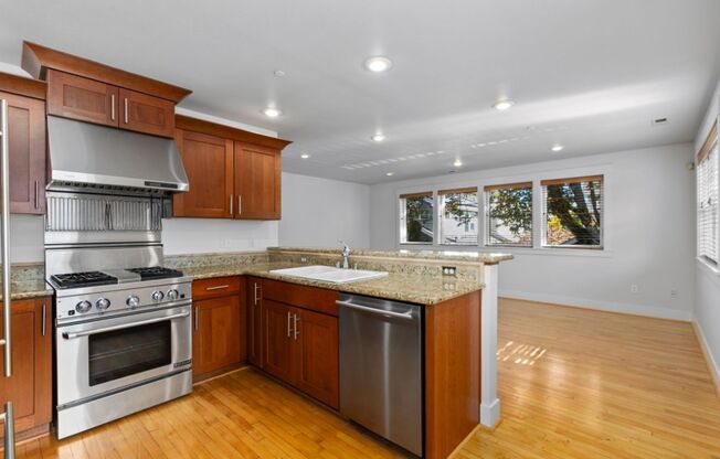 2bd/1.75Ba Seattle Townhouse