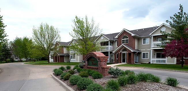 Crown Pointe Apartments