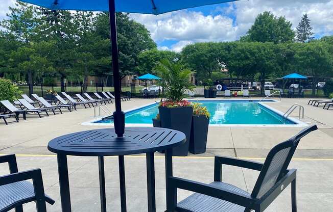 Swimming pool at Lakeside Village Apartments Clinton Township MI 48038