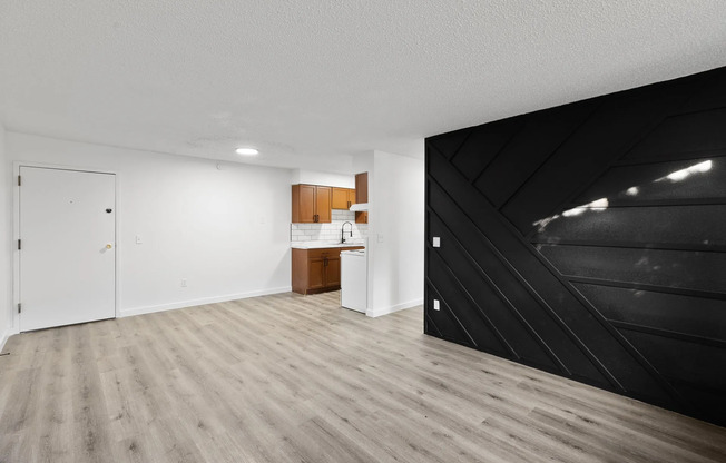 2 beds, 1 bath, $947, Unit 4210-9