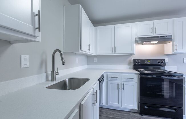 1 bed, 1 bath, 612 sqft, $1,300, Unit 323