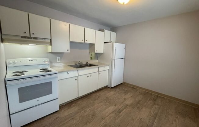 Apartment off 28th and Clyde Park Available