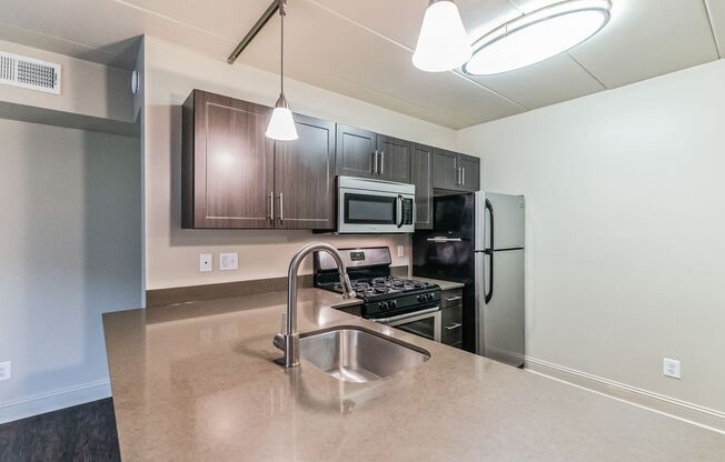1 bed, 1 bath, 704 sqft, $1,750, Unit F34