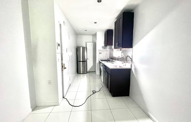 109 W 105 ST