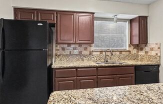 Charming 2BR Condo with Vaulted Ceilings, Fireplace & Pool Access