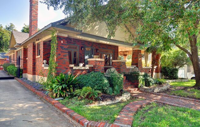 Beautiful Craftsman bungalow near TCU