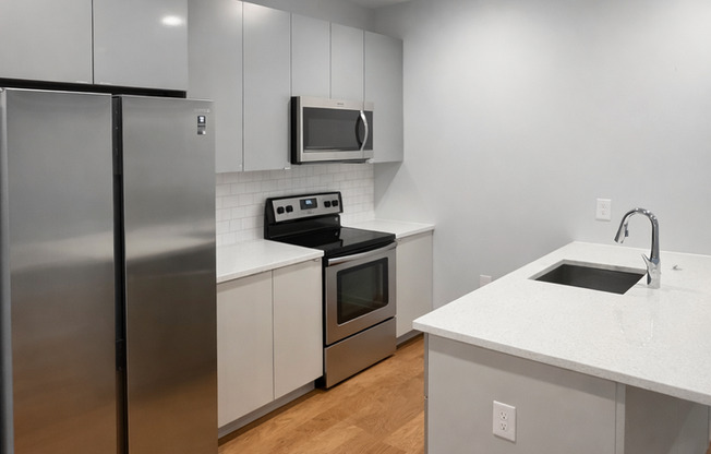 2 beds, 1 bath, 802 sqft, $1,627, Unit Unit 14