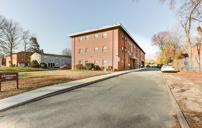 3916 CHAMBERLAYNE AVE