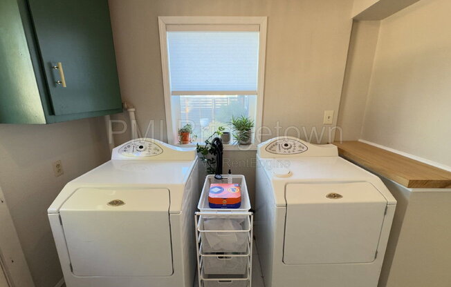2 beds, 1 bath, 904 sqft, $2,190