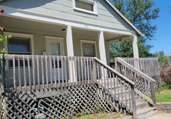 610 E ALBERT AVE