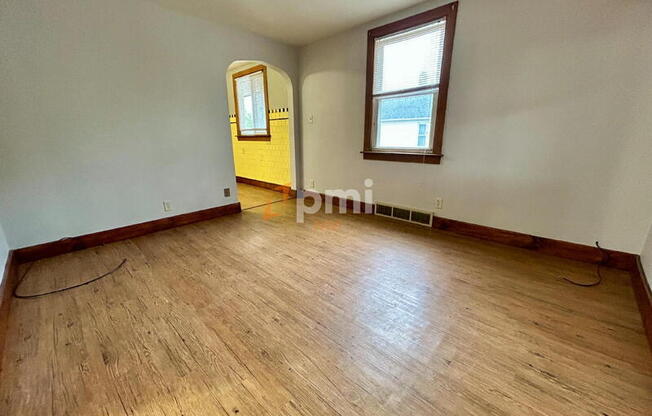 240 DOUGLAS SAINT 1 FLOOR FRONT