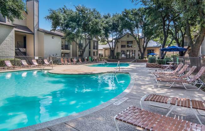 Pool  | Pavilion | Arlington, Texas Apartments
