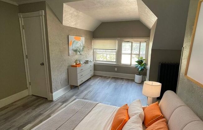 2 beds, 1 bath, $1,270, Unit 303