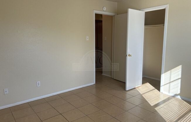 2 beds, 1 bath, $750, Unit 1906 Cedarhill Unit D