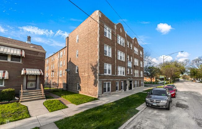 9244 S Saginaw