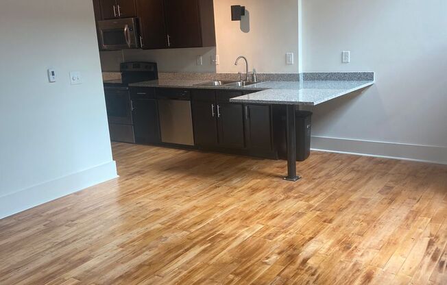 1 bed, 1 bath, 744 sqft, $1,275, Unit W277