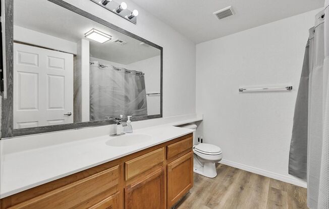 3 beds, 2 baths, $1,700, Unit Unit 1127