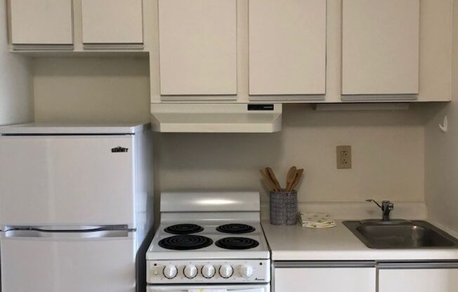 Studio, 1 bath, 400 sqft, $1,000, Unit Hudson Heights Bldg C-37