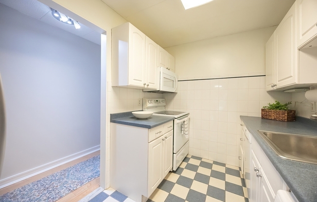 2 beds, 2 baths, 1,030 sqft, $2,900, Unit 43B