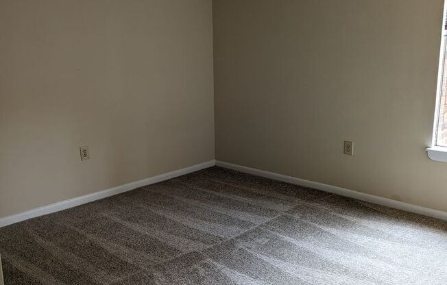 3 beds, 2 baths, $1,400, Unit Unit 202B