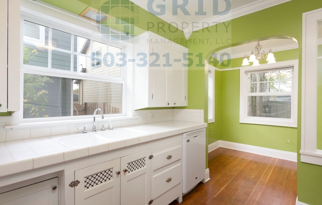 3 beds, 1 bath, $2,750