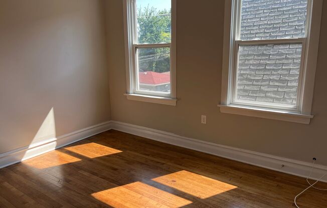 2 beds, 1 bath, 850 sqft, $1,650, Unit 2R