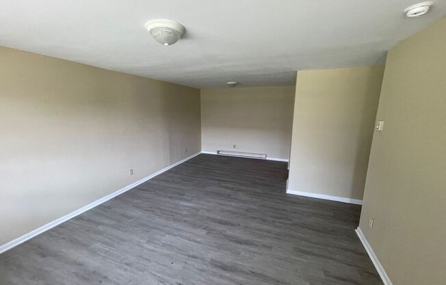 3 beds, 1 bath, $625, Unit 43