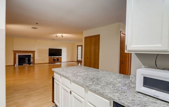 2 beds, 1 bath, $1,750, Unit Unit 21