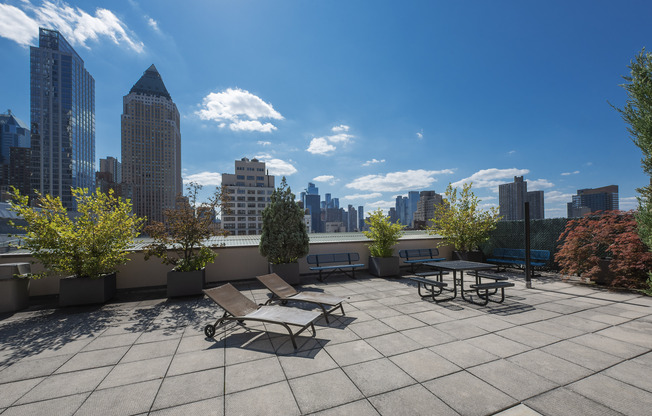 321 W 54 ST