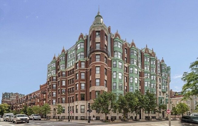 2 beds, 2 baths, 1,027 sqft, $5,200, Unit 201