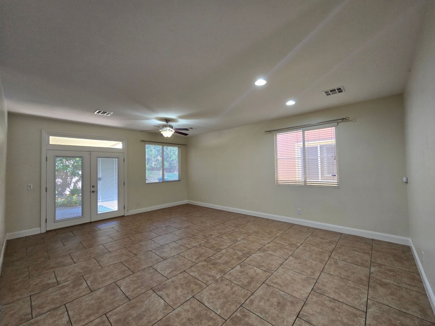 A Beautiful Single Story Townhouse! 3 Bed, 2 Bath, 2 Car!
